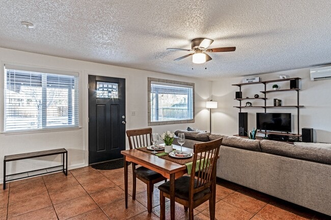Building Photo - Fully Remodeled 3BR/1BA in the Heart of Bend