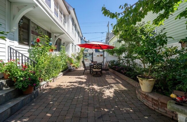 Building Photo - 24 Jane St