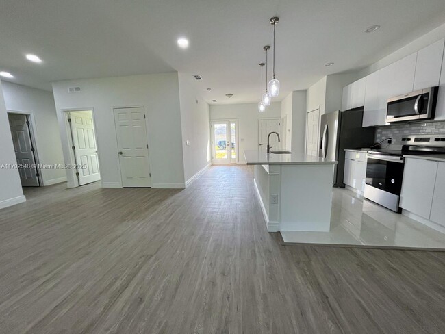 Building Photo - 514 Glade Ct