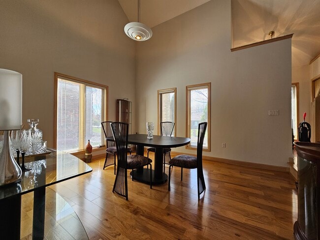 Building Photo - 5 Autumn Hill Ct