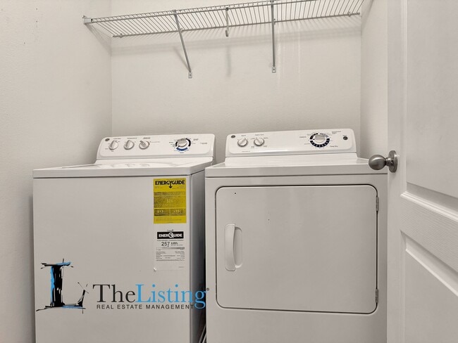 Building Photo - 803 Ashentree Dr