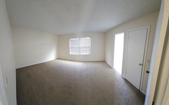 Building Photo - 311 Oak Ln Dr