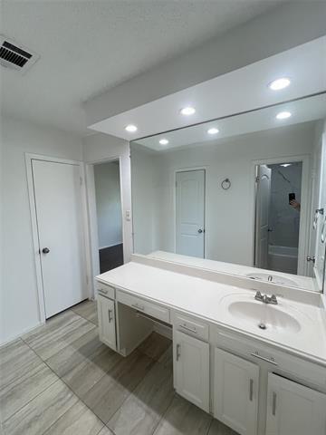 Building Photo - 2805 Meadow Park Dr