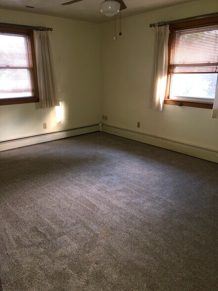 Building Photo - 1048 Hillwell Rd