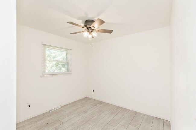 Building Photo - 3409 Cedar Ln