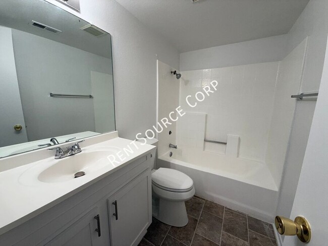 Building Photo - 1601 Cactus Dr