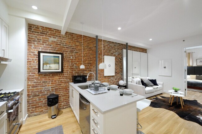 Building Photo - 353 W 46th St