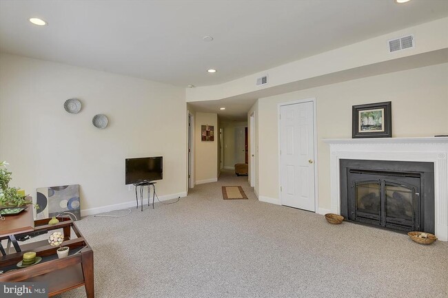 Building Photo - 6087 Piney Woods Ct