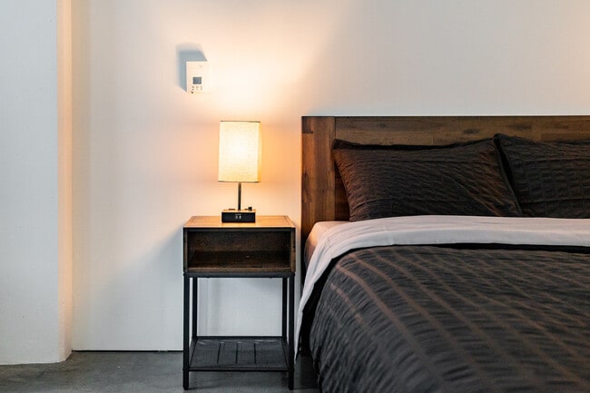 Building Photo - 18 10th St