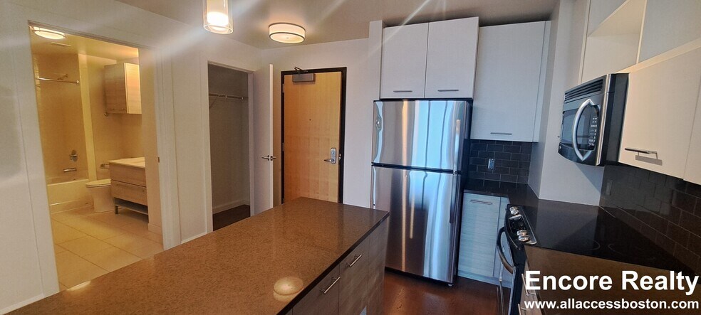 Building Photo - 665 Washington St