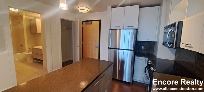 Building Photo - 665 Washington St