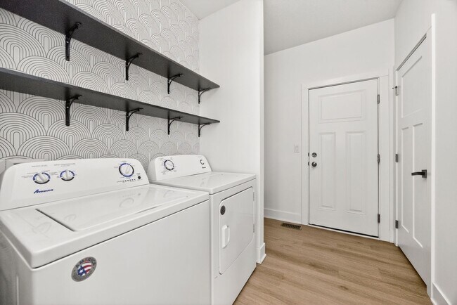 Building Photo - MODERN COMFORT!! 3 Bedroom, 2 Bathroom Home in Ankeny!