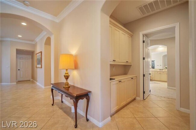 Building Photo - LUXURY HOME IN SEVEN HILLS