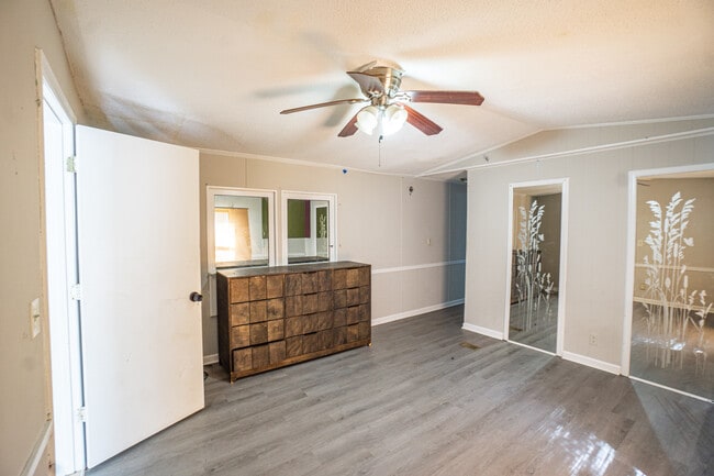 Building Photo - 3804 Denman Dr