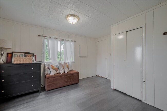 Building Photo - 2316 Green Meadows Dr