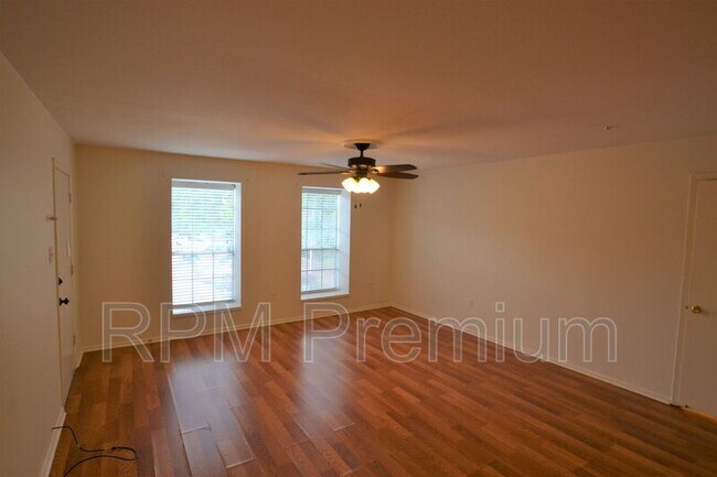 Building Photo - 1755 College Dr