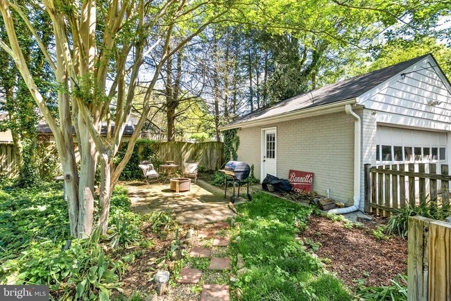 Building Photo - 521 S. Nursery Ave.