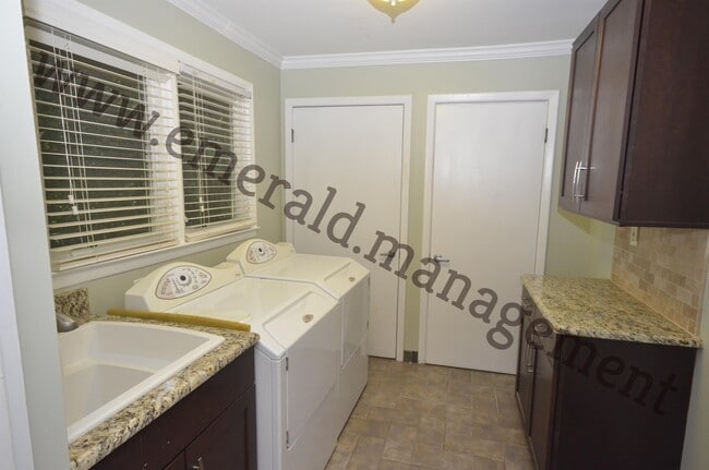 Building Photo - 2644 Harrington Dr
