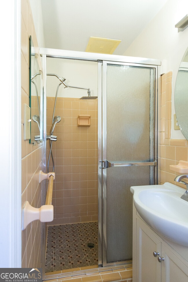 Building Photo - 2327 Bry Mar Dr NE