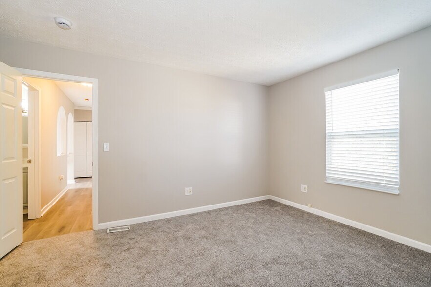 Building Photo - 5086 Sand Ct