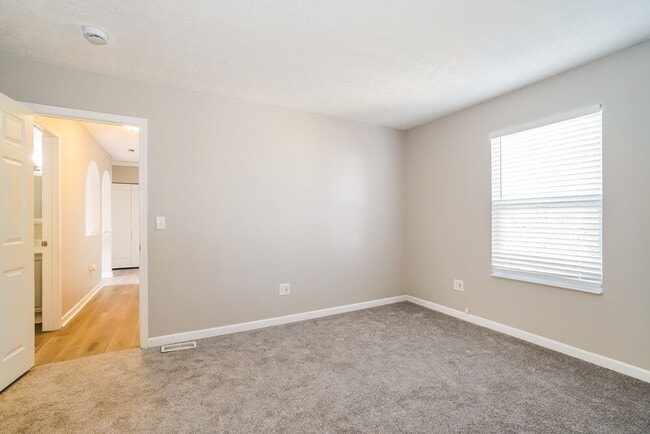 Building Photo - 5086 Sand Ct