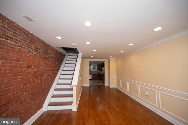 Building Photo - 703 Annin St