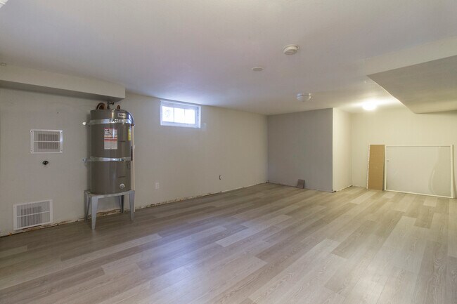 Building Photo - Rose City Park English Tudor with Stunning...