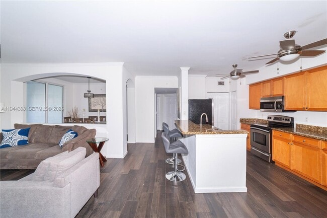 Building Photo - 17150 N Bay Rd