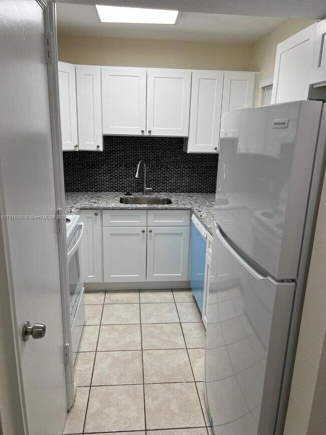 Building Photo - 1300 Moffett St