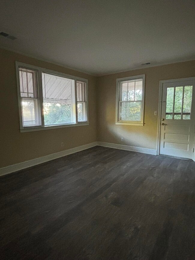 Building Photo - 901 Miller Rd