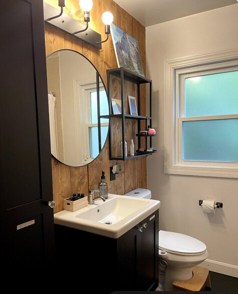 The newly remodeled bathroom on the main floor is a full bath. - 186 Linwood St