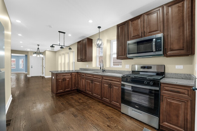 Building Photo - 7316 S Rockwell St