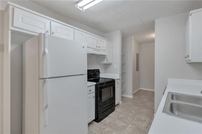 Building Photo - 7955 Trinity Park Dr