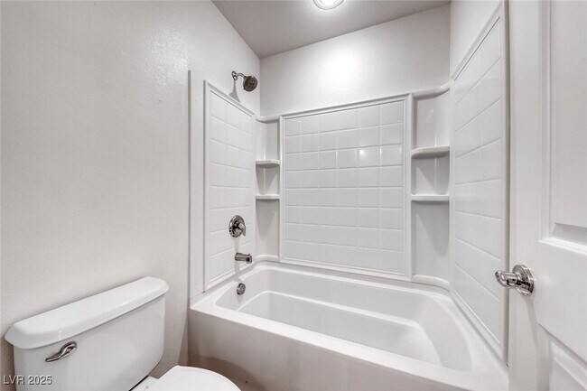 Building Photo - 6534 Ditmars St