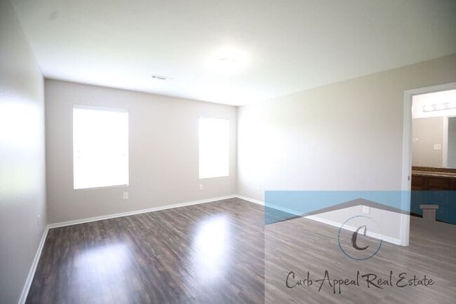 Building Photo - Move in special $900!! Spacious 4 bed, 2 bath home - Nettleton