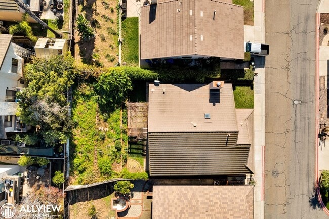 Building Photo - Gated Cimarron 3 Bed/ 2 Bath Home with Garage & Community Amenities