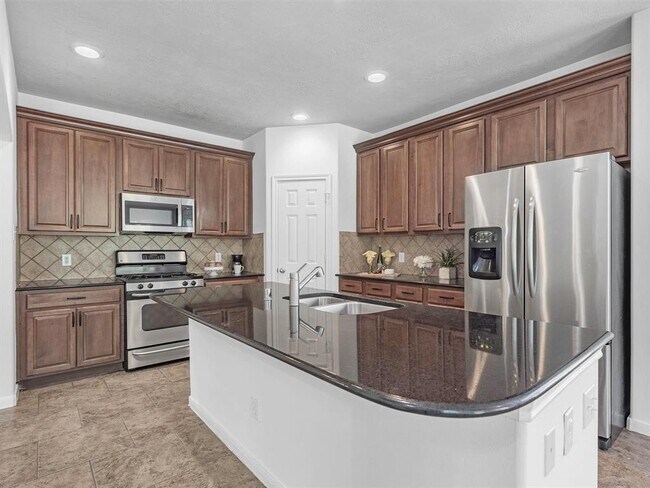 Building Photo - 25553 Oakhurst Forest Dr