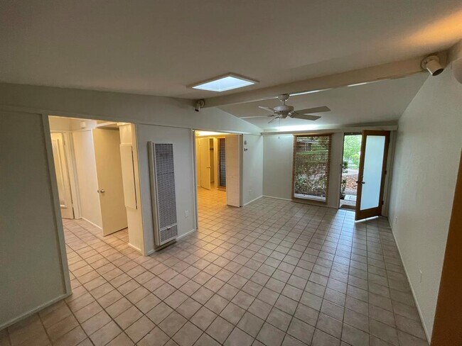 Building Photo - 1714 Summit View Pl