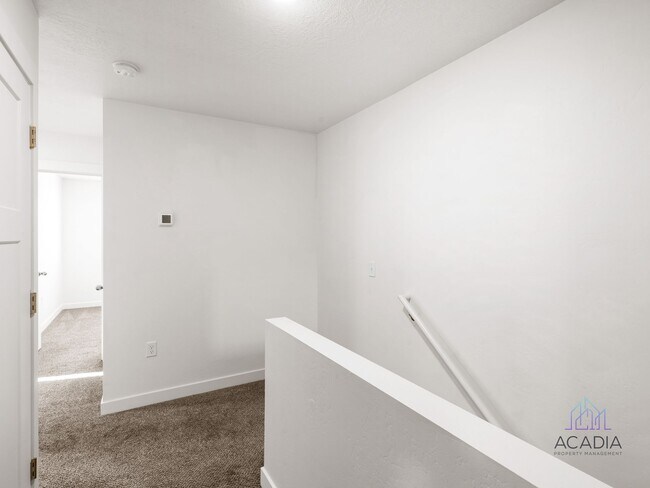 Building Photo - Spacious 3 Bed/2.5 Bath Townhome in Magna Community!