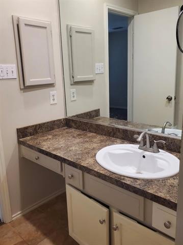Building Photo - 1704 Quail Run Dr