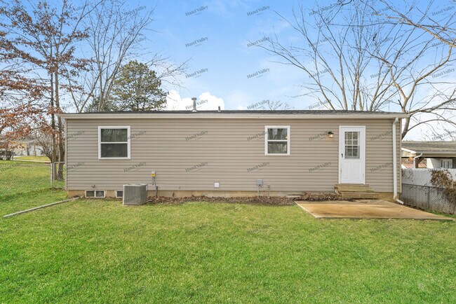 Building Photo - 5 Spring Fawn Ln