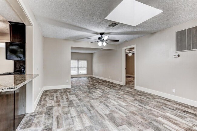 Building Photo - 1827 Riverwood Trail