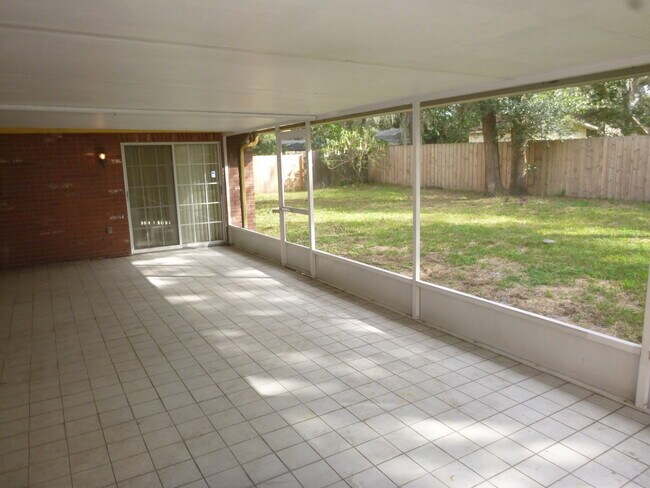 Building Photo - 301 Bloomingfield Dr