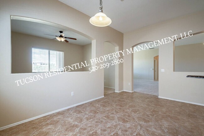 Building Photo - 10737 S Miralago Dr