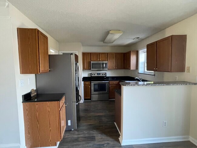 Building Photo - 511 N Water's Edge Dr