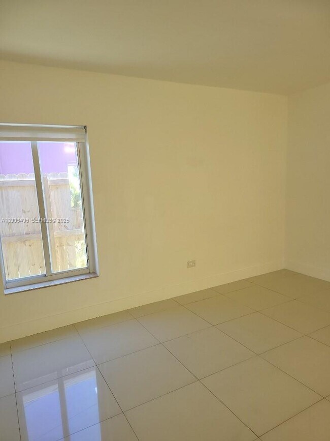 Building Photo - 7707 Hawthorne Ave