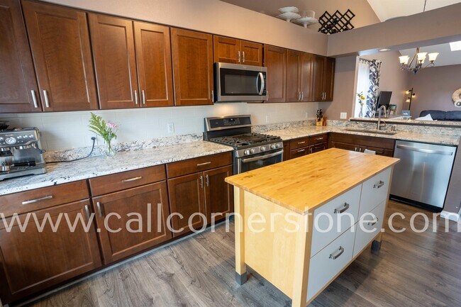 Building Photo - 6950 Highland Vista Dr