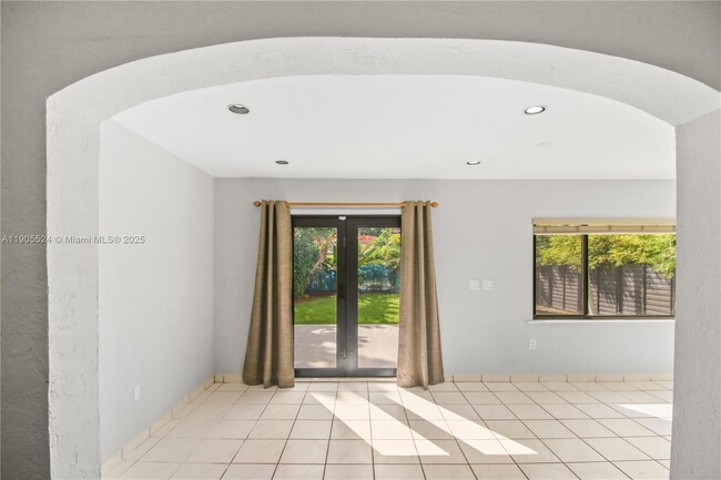 Building Photo - 1814 SW 22nd Terrace