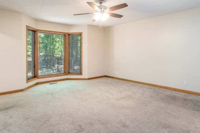 Building Photo - Charming 3 Bedroom, 2 Bathroom home near Lake Coronado! Call 501-922-9997 to set up a showing today!