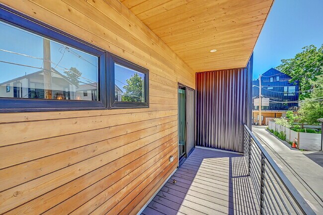 Building Photo - $3,400.00 - 2 Bedrooms, 3 Bathrooms, Townh...